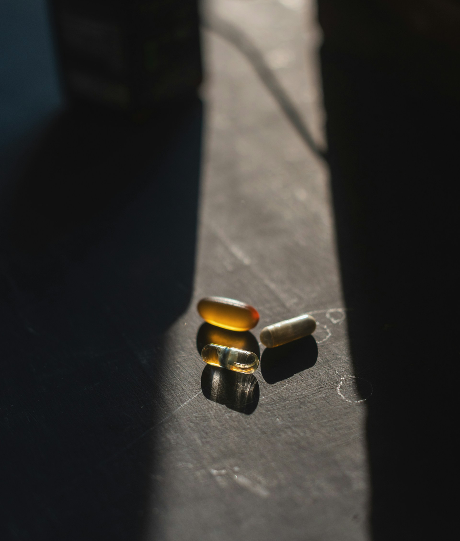 Tabletten und Kapseln als Symbolbild für Zusatzversicherung